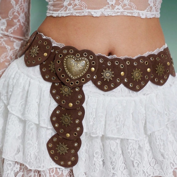 Luxe Vegan Leather Heart Grommet Statement Belt - Picture 2 of 9